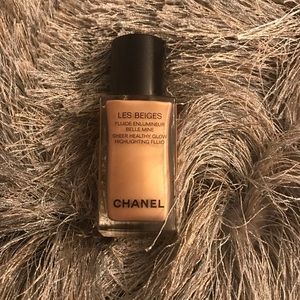 Chanel Les Beiges highlighting fluid